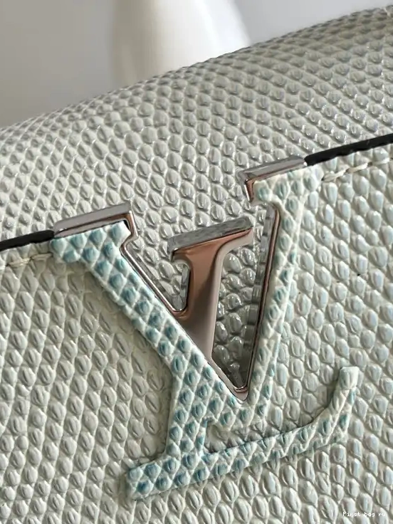 First bag ru LOUIS MINI CAPUCINES VUITTON 0527